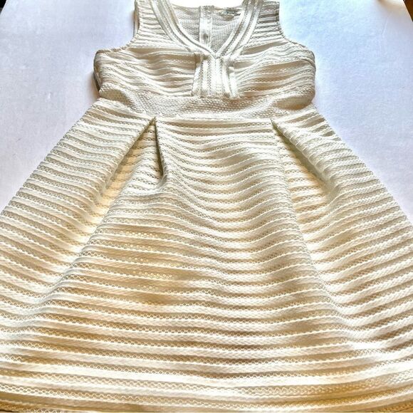 Beautiful Cream Dress Francesca's Size Large Sleeveless V neck - Picture 6 of 15